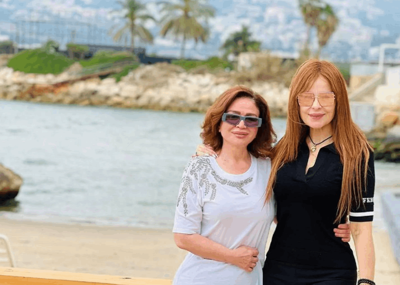 الهام شاهين توجه رسالة خاصة لـ كارول سماحة من امام البحر في لبنان 