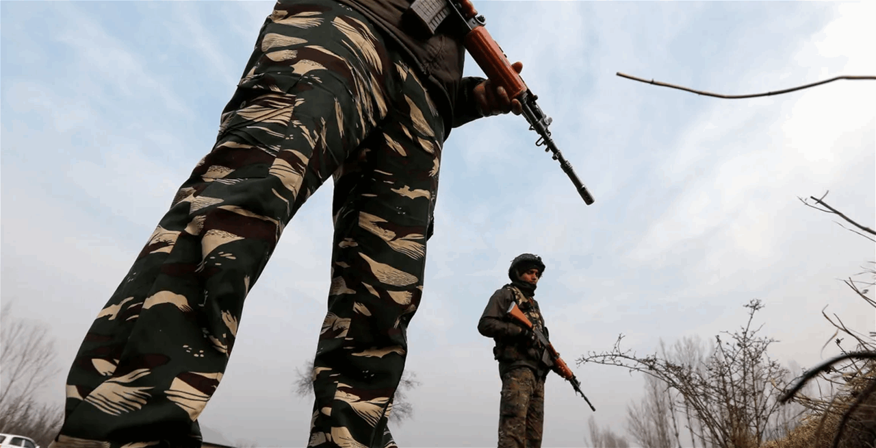 باكستان تعلن إسقاط طائرة هندية.. هل ينزلق الوضع الأمني؟ 