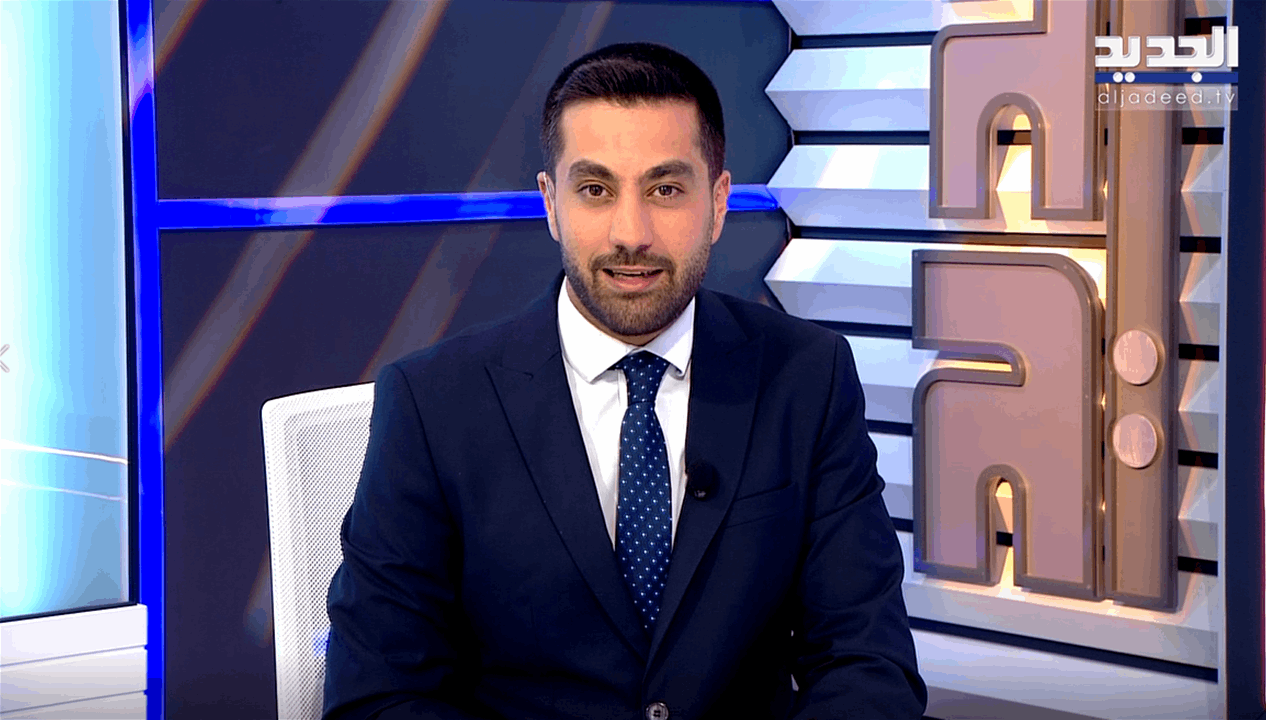 ضيف "الجديد" تأخر عن موعده.. فأطل من السيارة! (فيديو) 