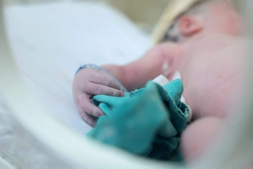 بعد وفاة طفلتهم بالحضانة.. العائلة تكشف ما حصل! 