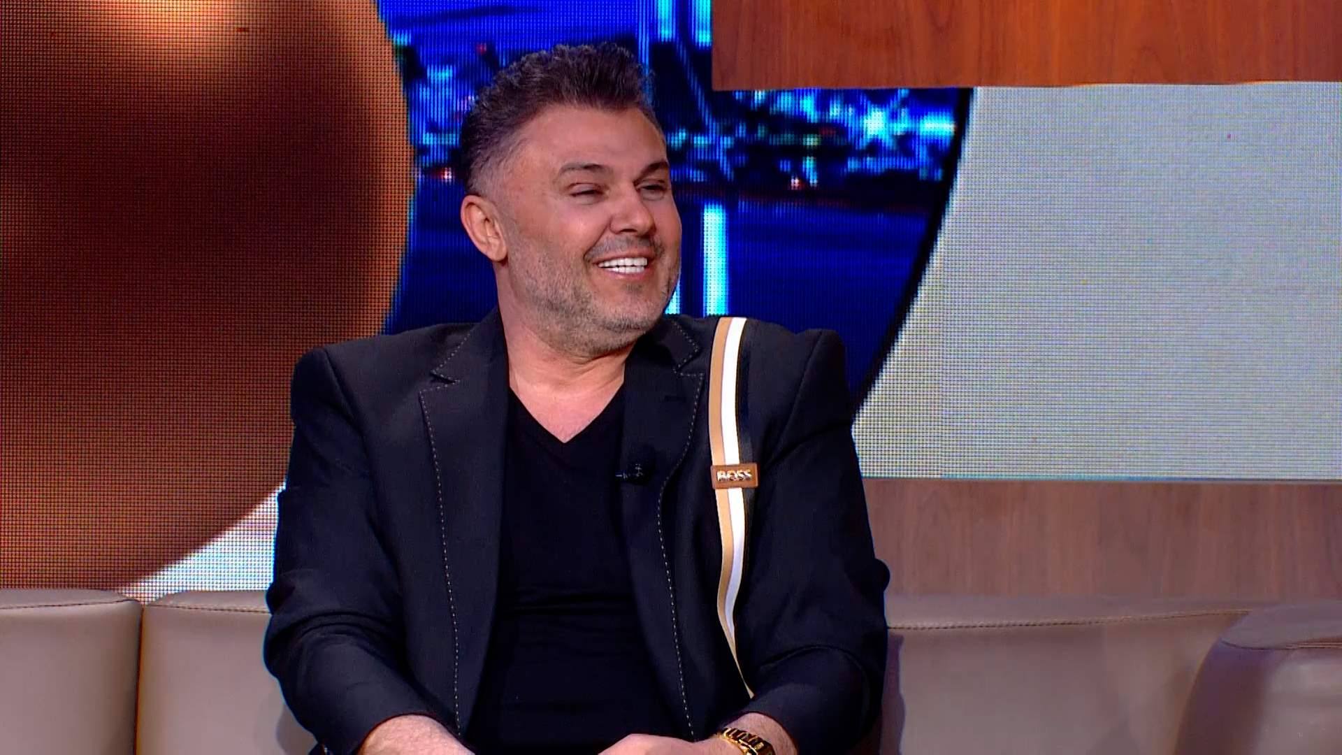 ربيع الاسمر يكشف حجم ثروته و يتأثر: الفن طعماني خبز بس اكل اكثر مني 