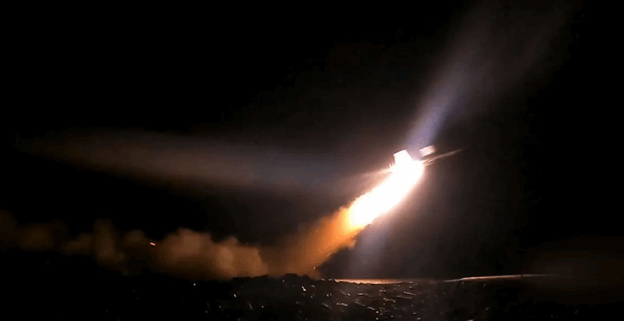 غارات أميركية ليلية على اليمن.. والحوثيون يستهدفون إسرائيل بصاروخ