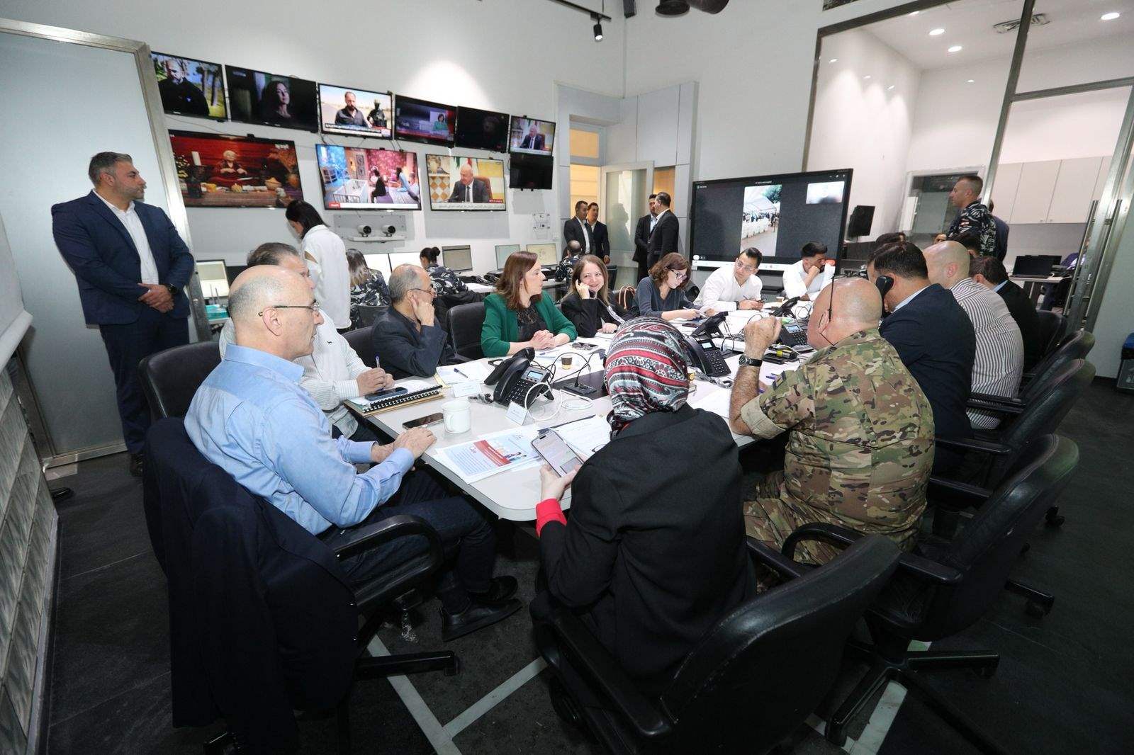 وزير الداخلية أشرف على عملية تسليم صناديق الإقتراع 