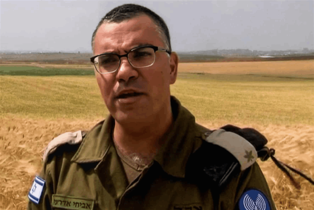 أدرعي: ضربني وبكى! (صورة)