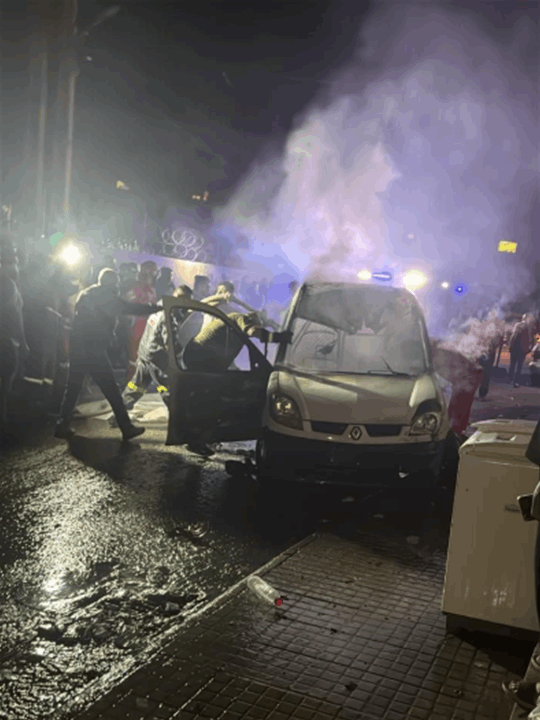 إستهداف سيارة في منطقة الفيلات - صيدا واستشهاد سائقها (فيديو) 