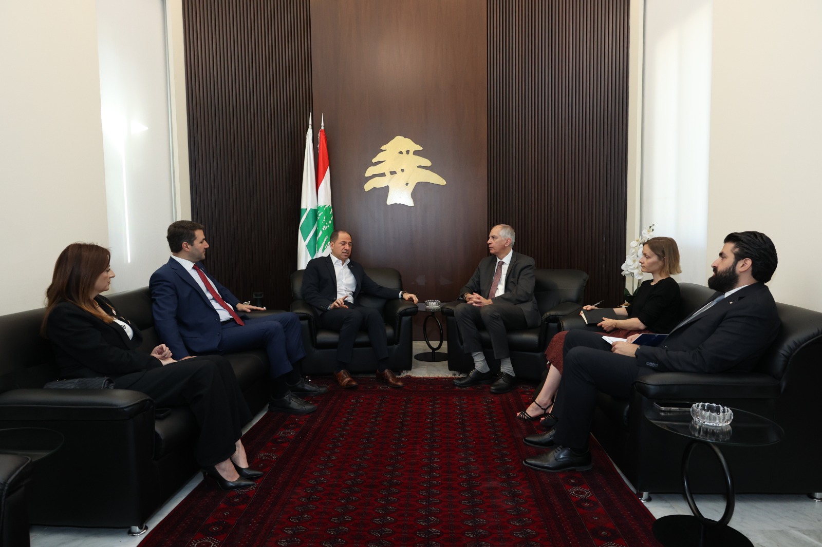 سامي الجميّل التقى السفير الفرنسي: لضرورة حصر السلاح بيد الدولة  