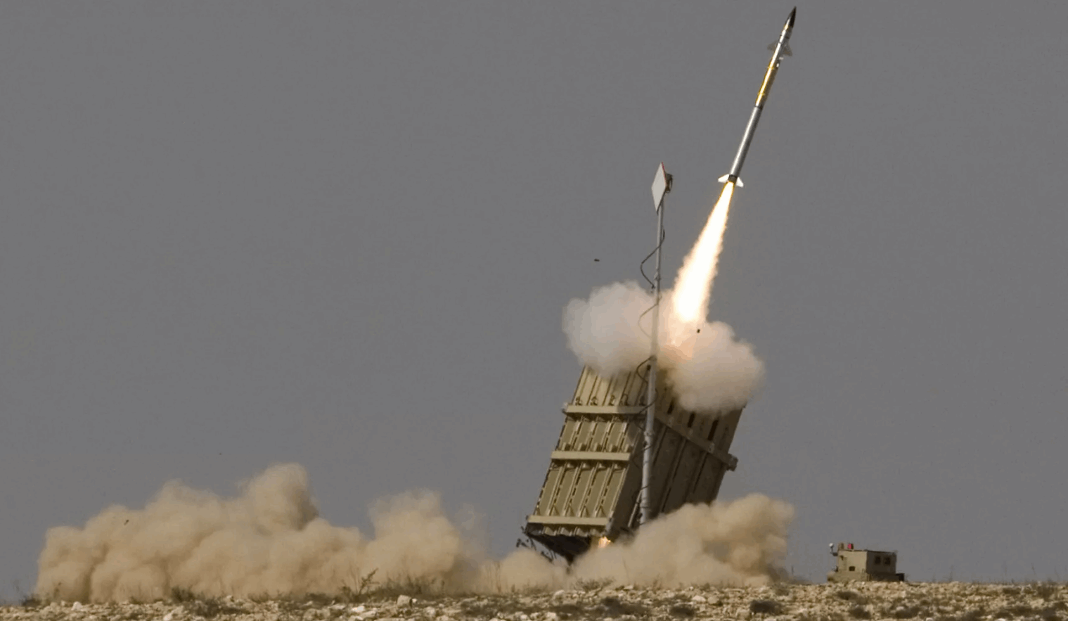 إسرائيل ترصد صاروخاً أطلق من اليمن 