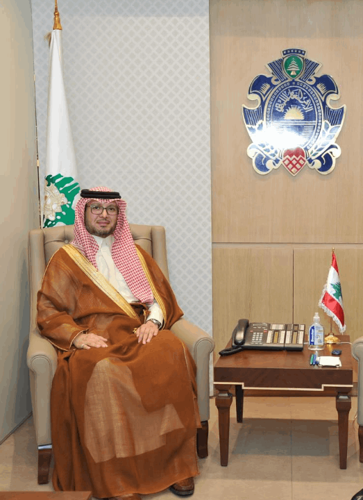 بخاري زار اللواء شقير في بيروت