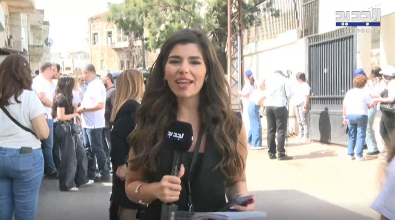 مراسلة الجديد تلتقي والدتها.. وهذا ما حصل (فيديو)