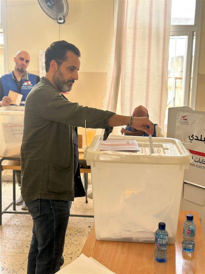 ميشال الدويهي يقترع في زغرتا: معركتنا رفع الوصاية السياسية