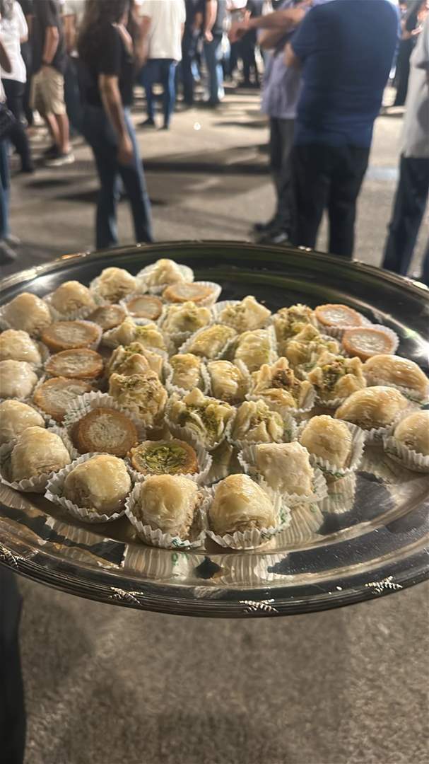 بالصورة: "البقلاوة نزلت عالساحة" في هذه البلدة! 