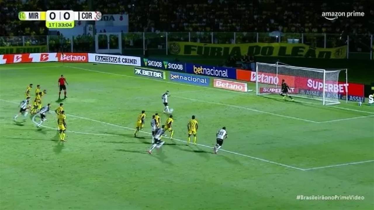 فيديو - ممفيس ديباي قلّد بانينكا فتسبب بهزيمة فريقه