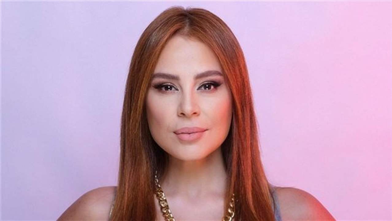 كارول سماحة في اول اطلالة على المسرح بعد أيام من وفاة زوجها وليد مصطفى