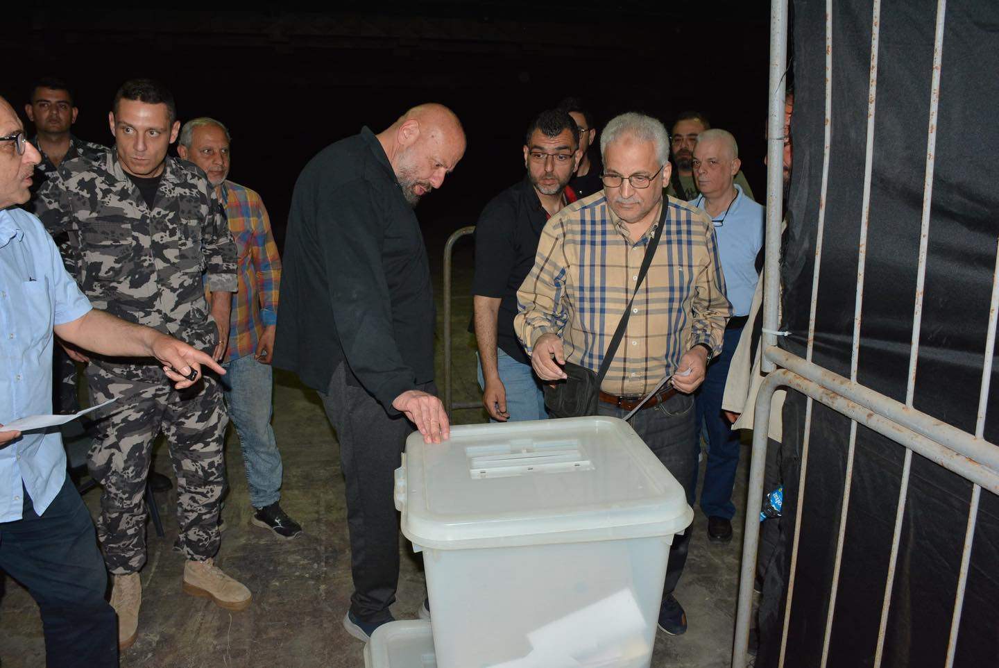 بالوقائع والأدلة.. لهذا السبب أُقيل محافظ الشمال رمزي نهرا 