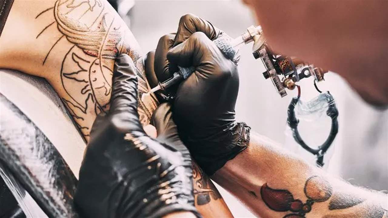  لمحبي الوشوم.. تحذير طبي! 