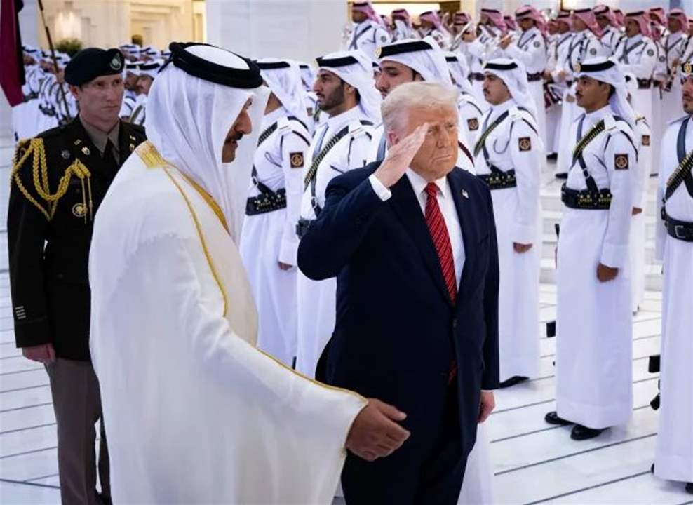 ترامب وأمير قطر يتابعان "العرضة" (فيديو) 