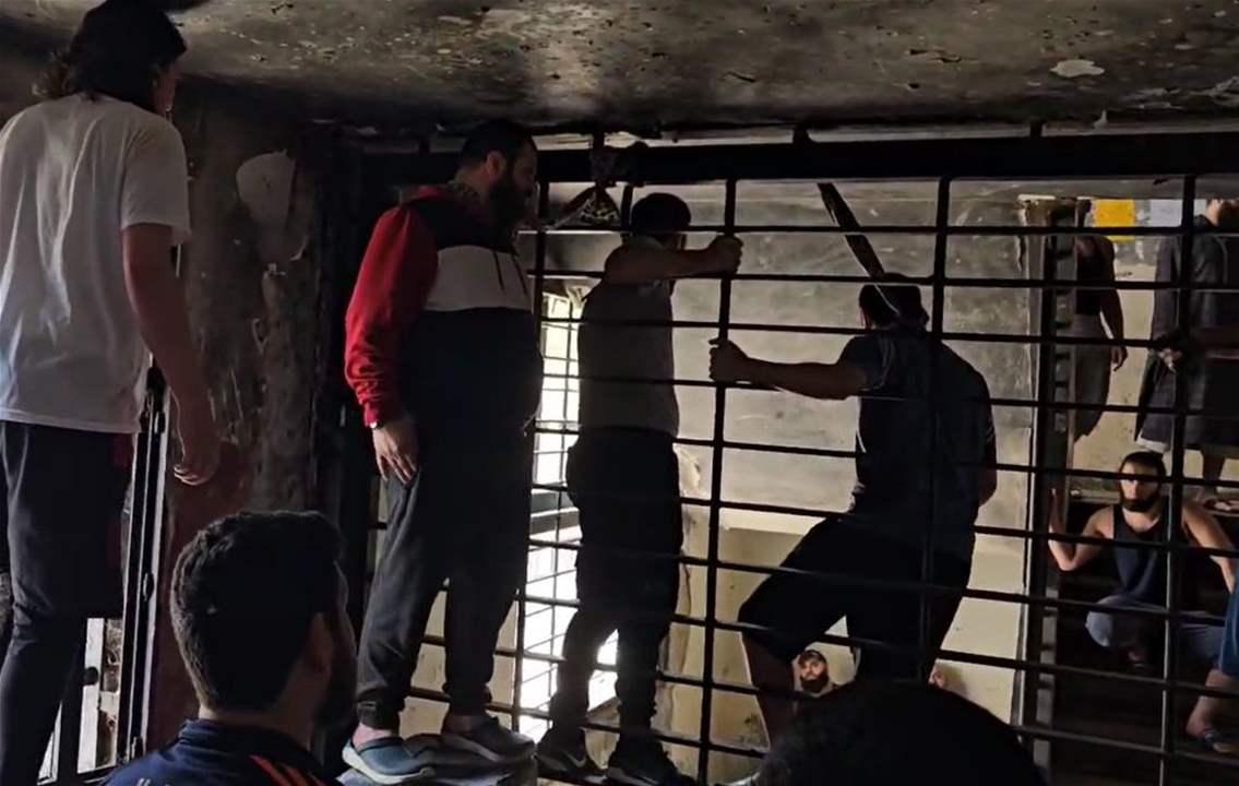 توتّر شديد وتعليق مشانق.. ماذا يحصل داخل سجن رومية؟ (فيديو) 