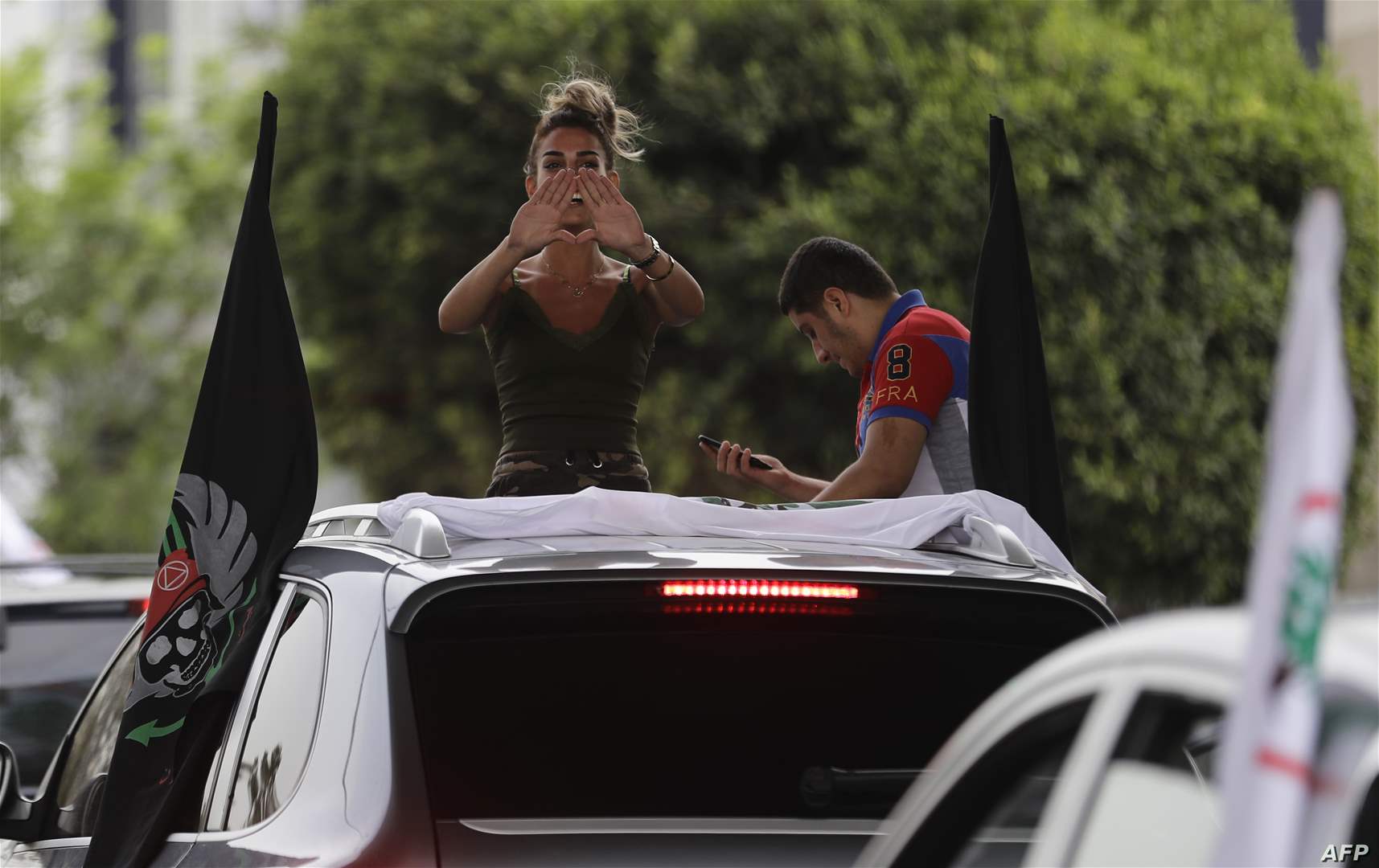 نائب &quot;القوات&quot; السابق لرفاقه: قليلو أدب وقطيع خراف!  