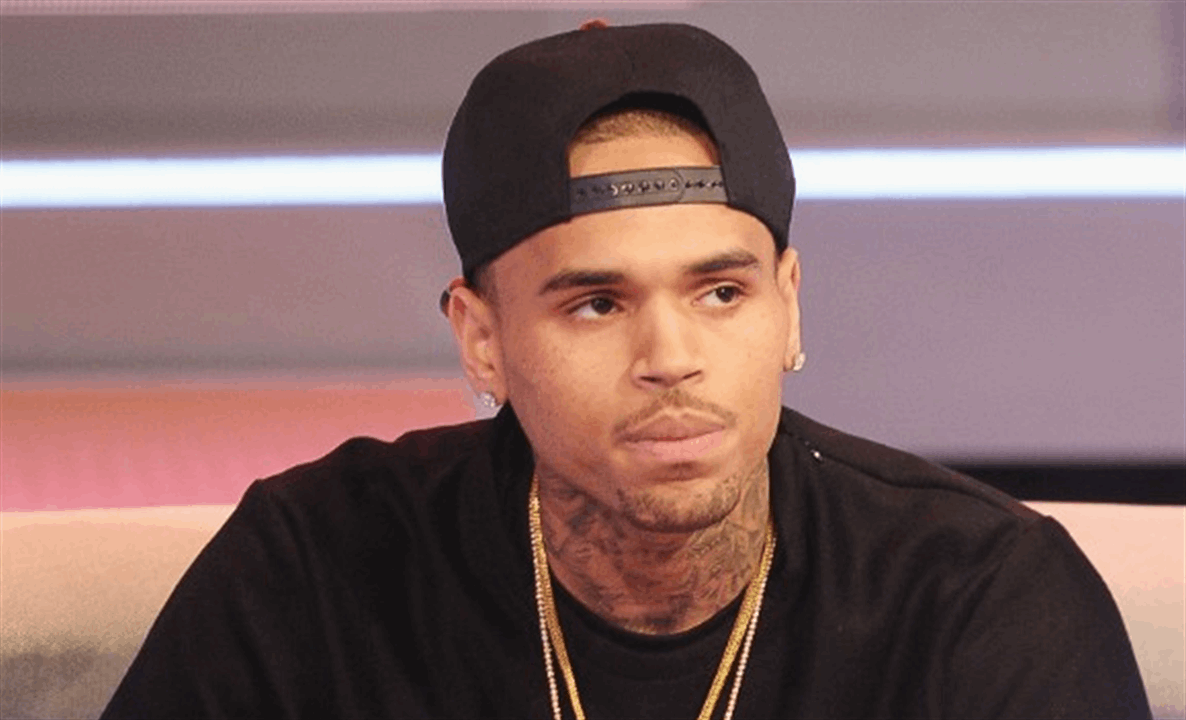 توقيف المغني العالمي كريس براون وهذه تهمته 