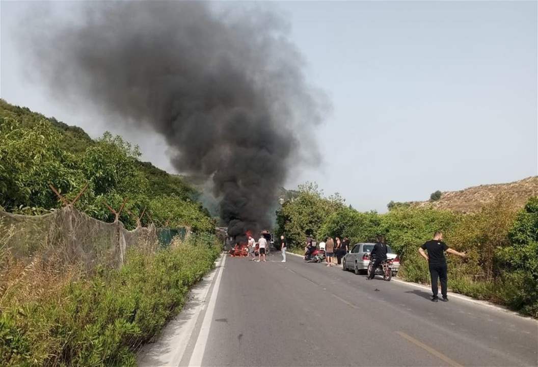 بالصوَر: استهداف إِسرائيليّ لسيّارة 