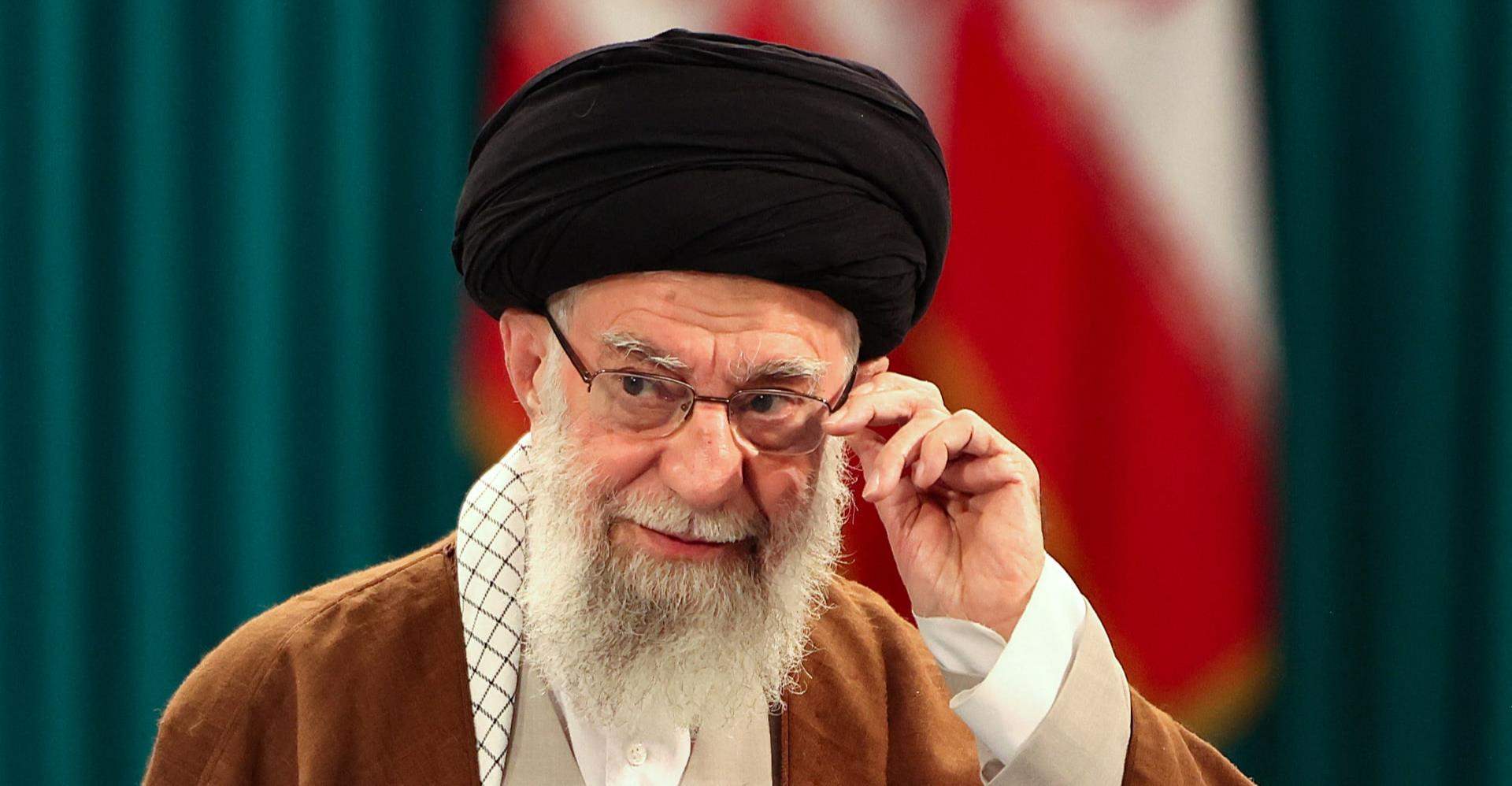 "على أميركا مغادرة المنطقة.. وستغادرها".. تصعيد من خامنئي! 