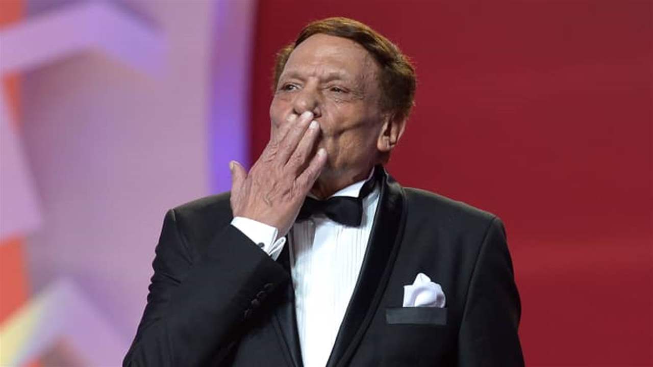 ممثلة شهيرة تعايد عادل امام في عيد ميلاده وتعلق: وحشتني جدا 