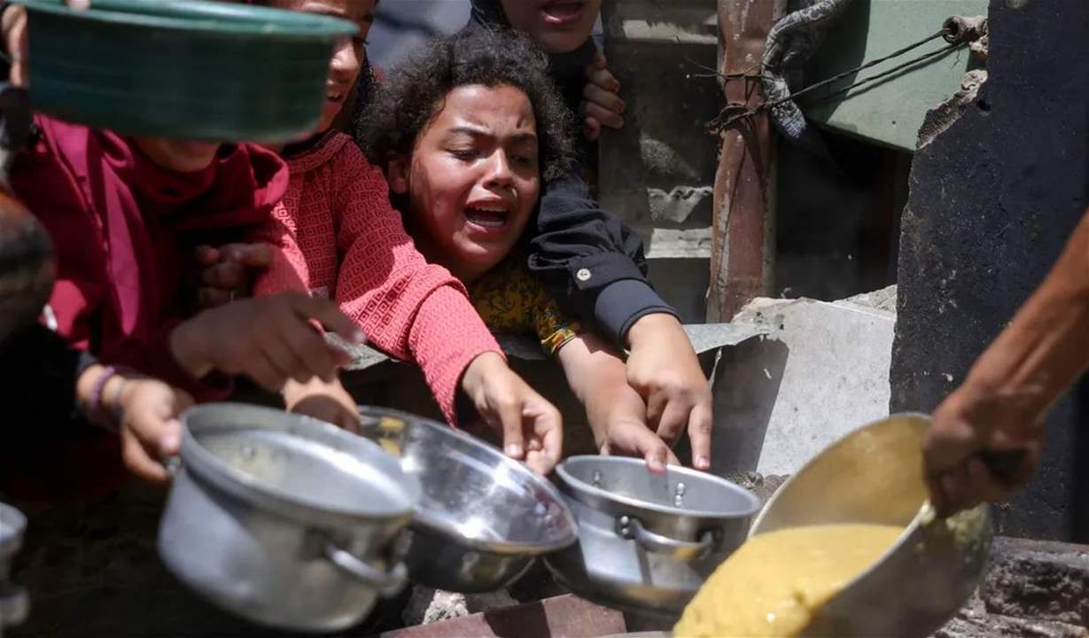 "من دون تحديد موعد".. إسرائيل توافق على 100 شاحنة مساعدات لغزة 