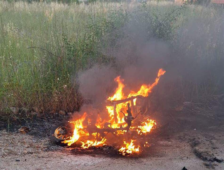 مراسل الجديد: شهيد جراء الإستهداف الذي طال دراجة نارية في بلدة عيترون منذ بعض الوقت 