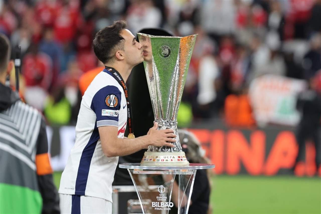 نال ميدالية بطل الدوري الأوروبي دون أن يكون مُسجّلاً !!