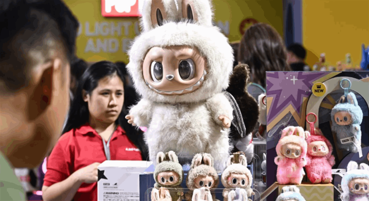 ظاهرة "لابوبو".. دمية تباع بالملايين وتربك الأسواق!