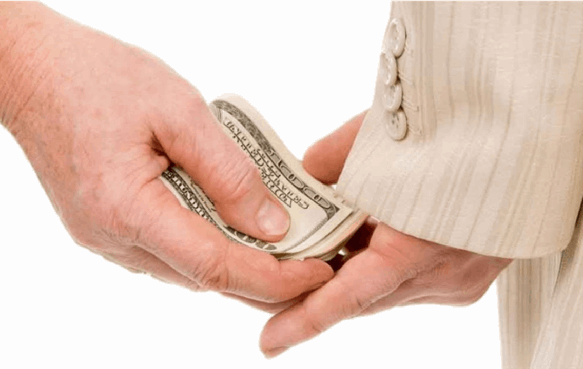 رشوة انتخابية تطيح بمرشح لرئاسة إحدى البلديات.. هذا ما حصل!