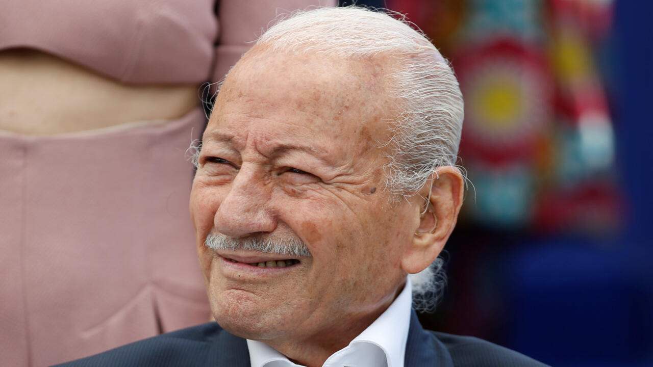 وفاة المخرج الجزائري محمد لخضر حمينة صاحب أول سعفة ذهبية عربية بمهرجان كان