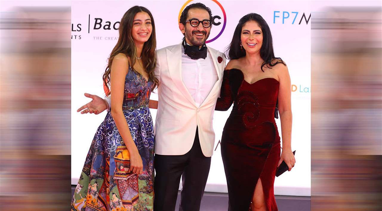 ابنة احمد حلمي ومنى زكي تلفت الانظار بالشبه الكبير بينها وبين والدتها 