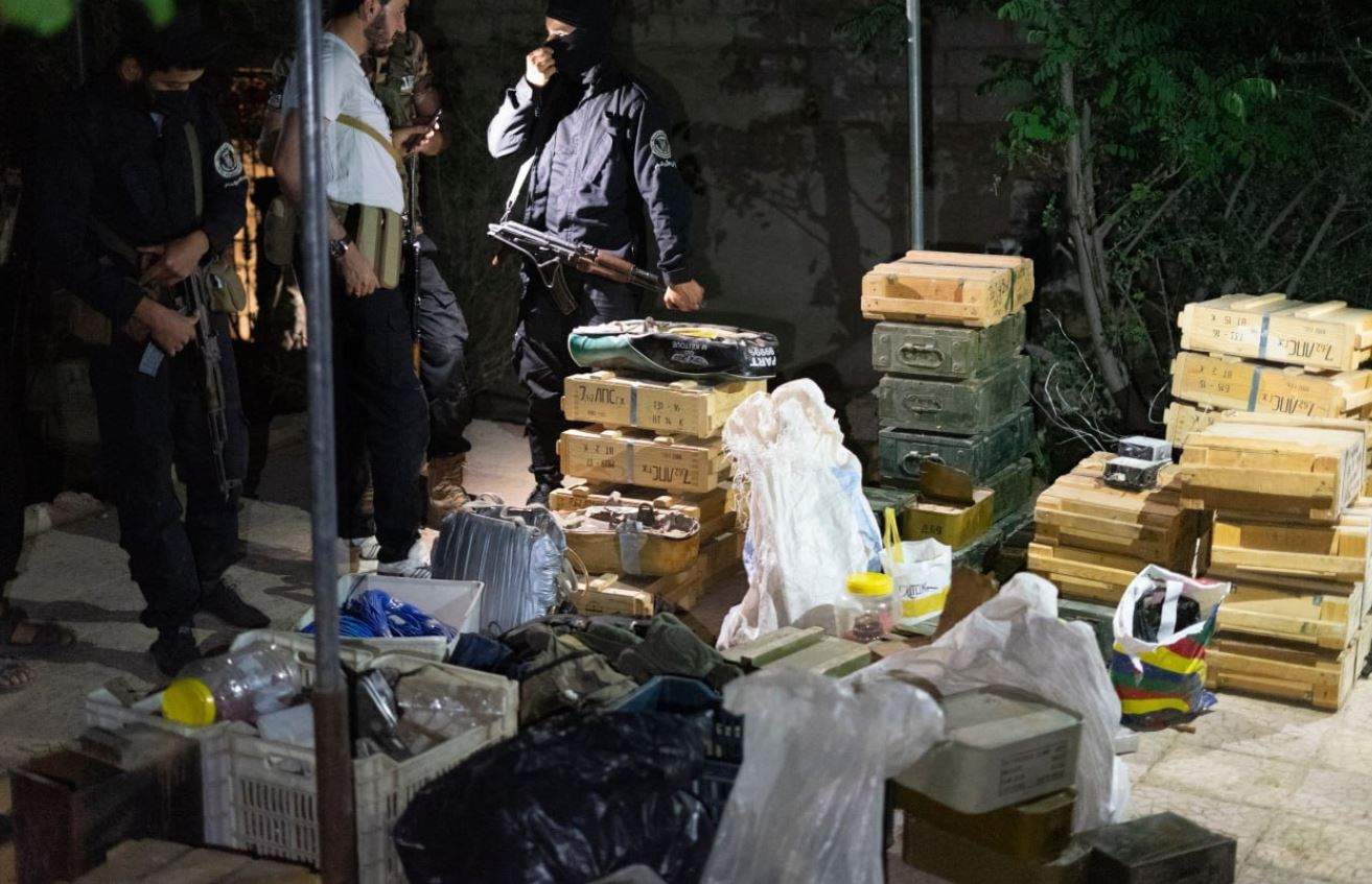 أسلحة وسترات إنتحارية.. توقيف خلايا تابعة لـ "داعش" 