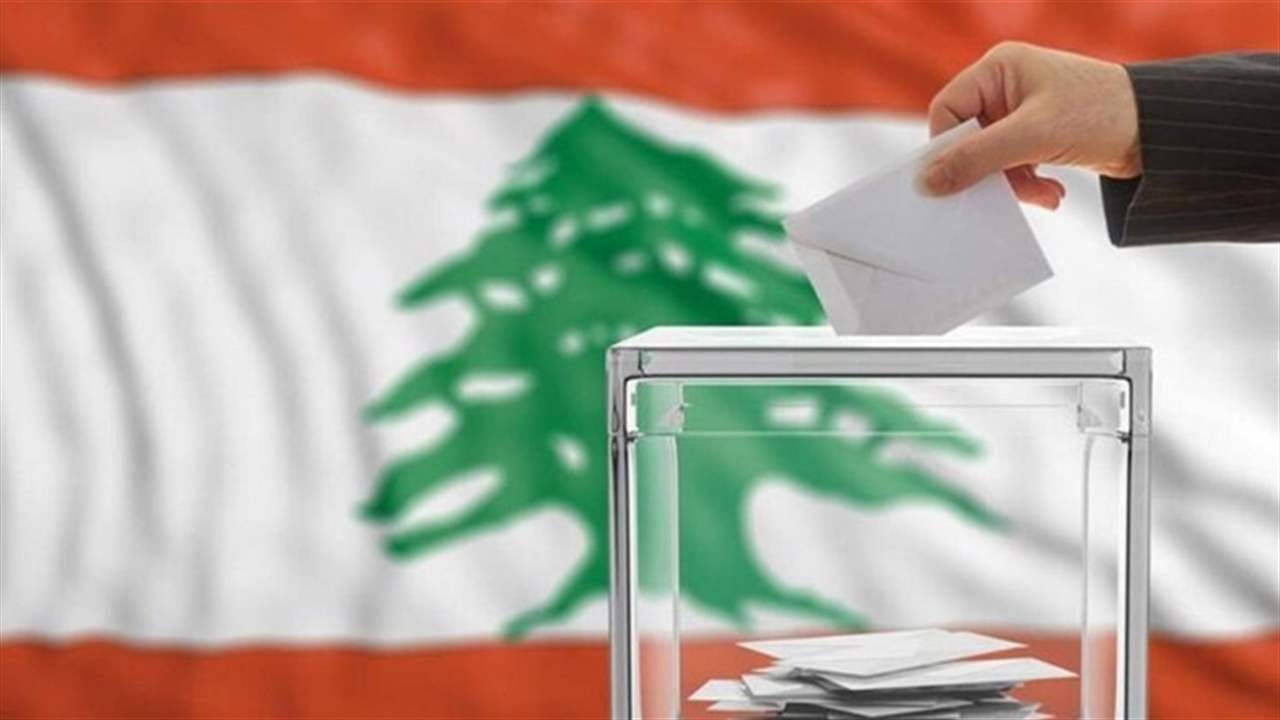 صندوق انتخابي في عتمة الليل.. هل ضّل طريقه؟ (صورة)