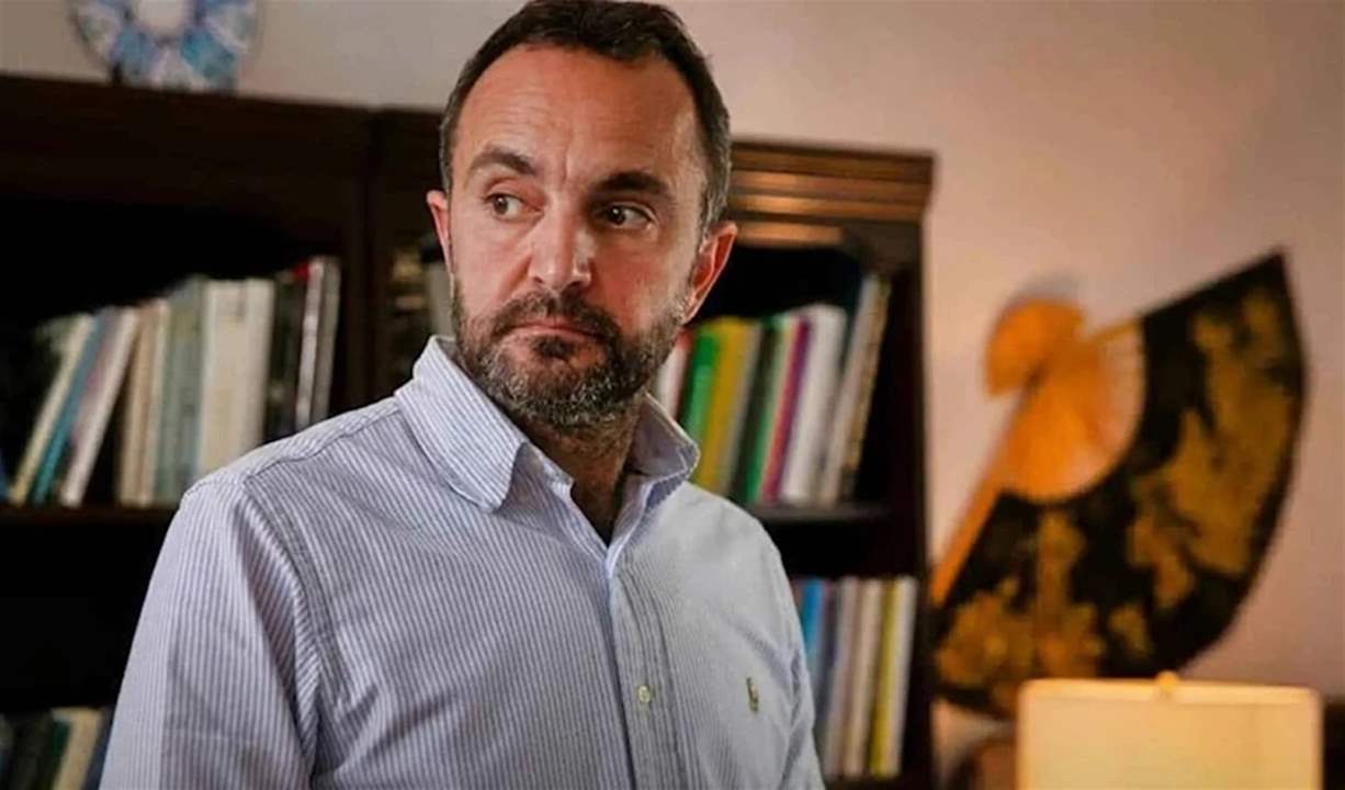 الليث حجو يطالب الجهات المعنية بسحب الختم من نقيب الفنانين السوريين