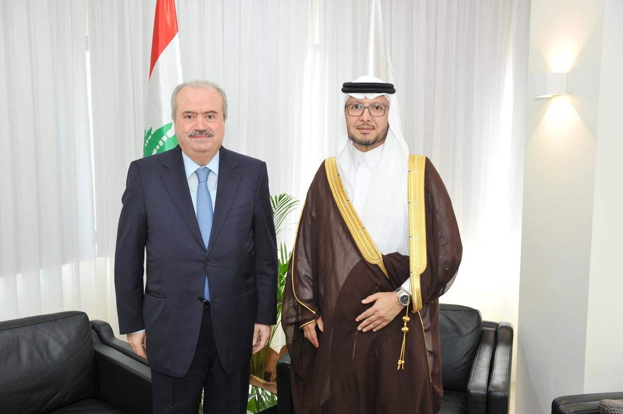 سفير السعوديّة في لبنان وليد بخاري زار وزير المالية.. وهذا ما جرى بحثه 
