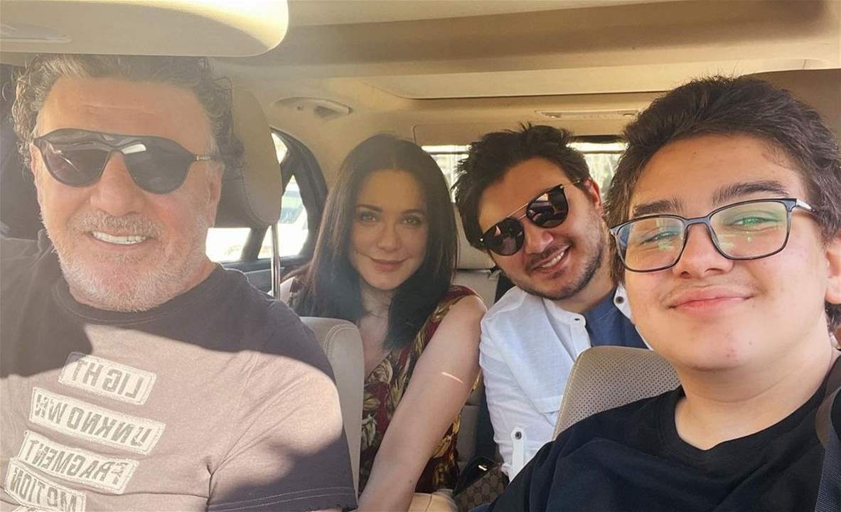 ابن سلاف فواخرجي ووائل رمضان يلفت الأنظار بغنائه الأوبرالي 