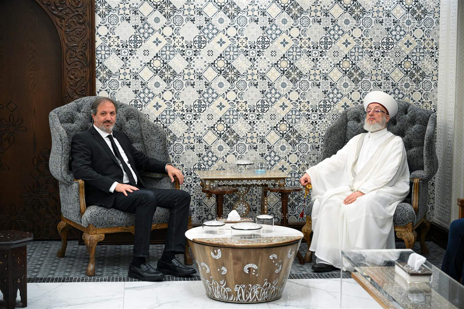 بالصورة وبعد دعمه.. الشيخ قراقيرة يلتقي رئيس بلدية بيروت! 