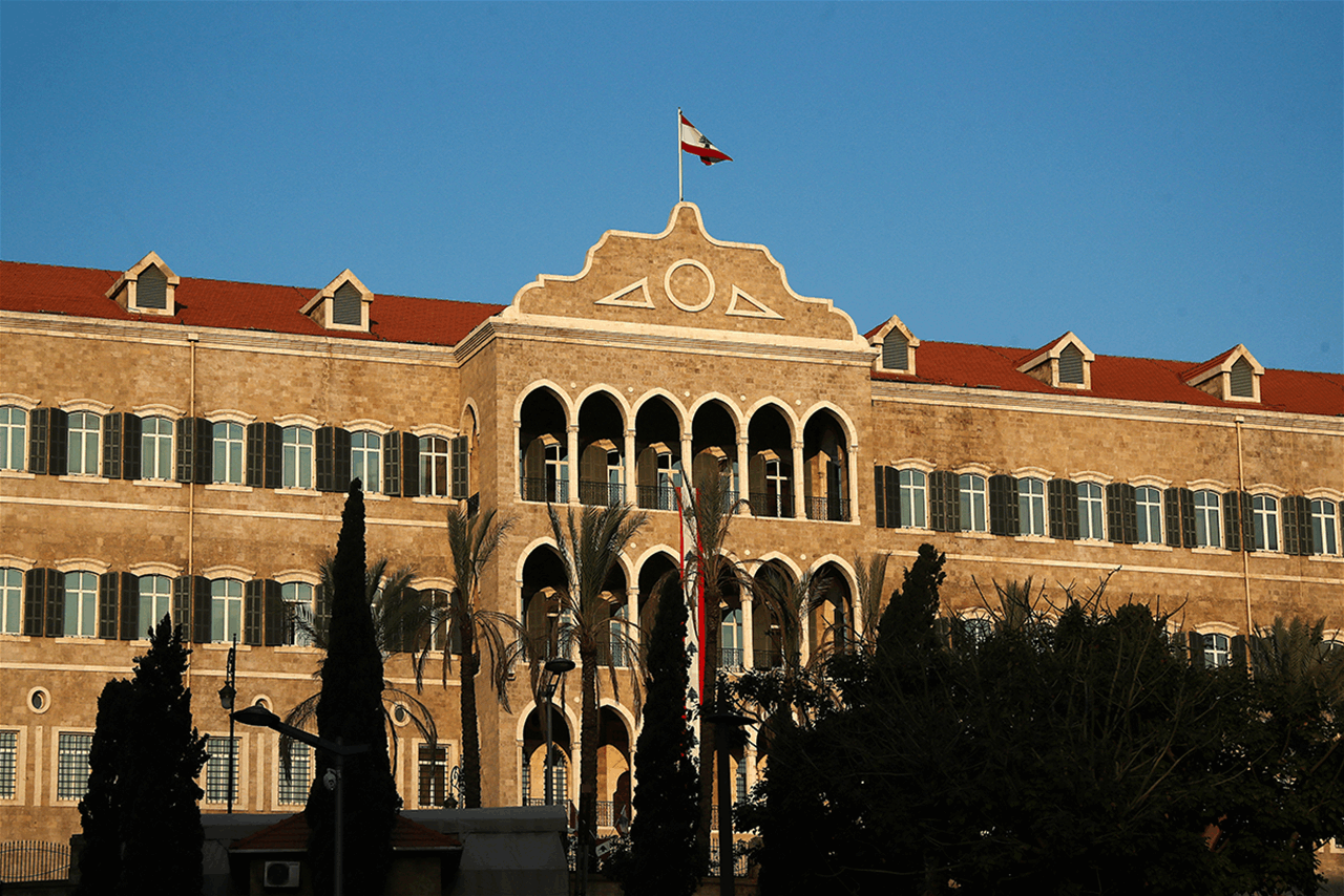 نائب حزب الله "يلوم" الحكومة: "متناقضة"! 