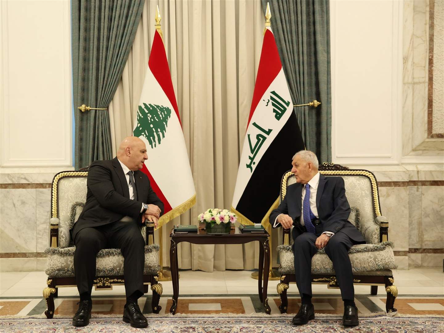 لقاء بين الرئيس عون والرئيس العراقي عبد اللطيف رشيد في القصر الرئاسي في بغداد