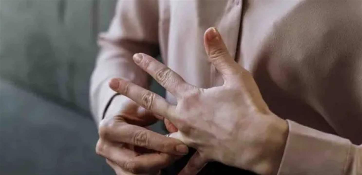 فنان شهير يُعلن انفصاله عن زوجته بعد 6 سنوات