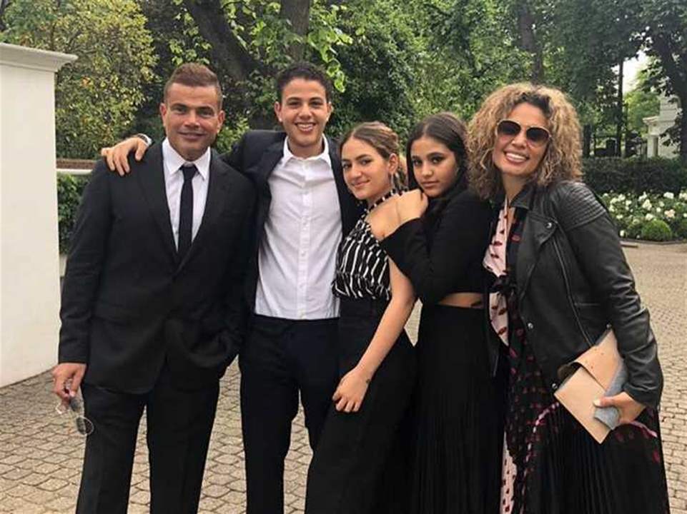 طليقة عمرو دياب تلفت الانظار برقصها مع ابنهما 