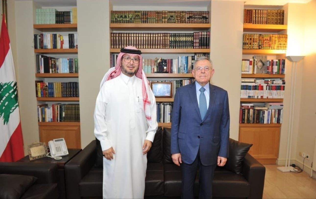 بخاري بحث آخر المستجدات السياسية مع السنيورة 