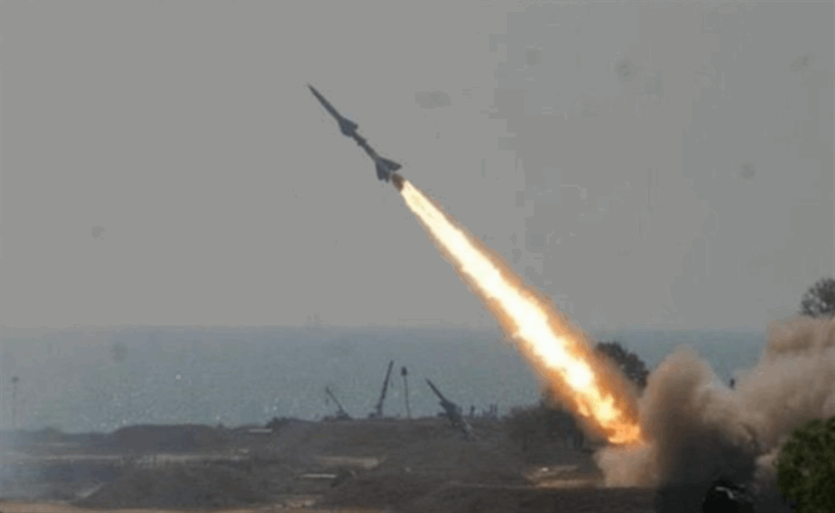 شاهد لحظة اعتراض الصاروخ الذي أطلق من اليمن فوق مدينة القدس المحتلة