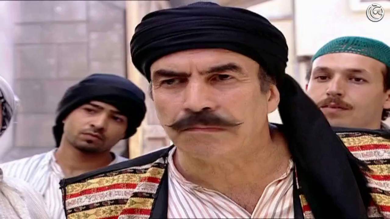 بطل "باب الحارة" يتخلى عن هويته السورية لعلاج والدته المريضة