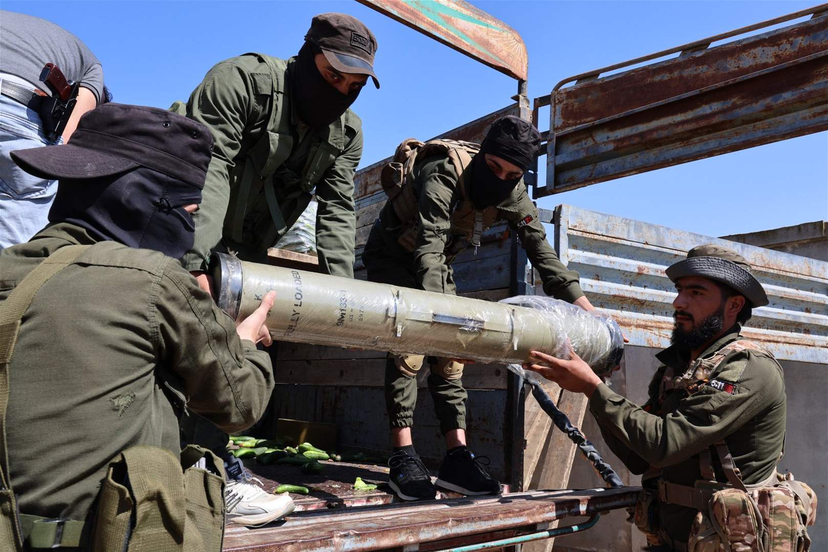 "صواريخ موجّهة وذخائر".. الداخلية السورية تعلن إحباط عملية تهريب أسلحة إلى لبنان 