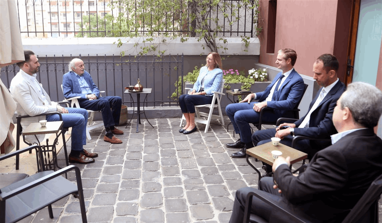 لقاء في كليمنصو بين جنبلاط والسفيرة الأميركية