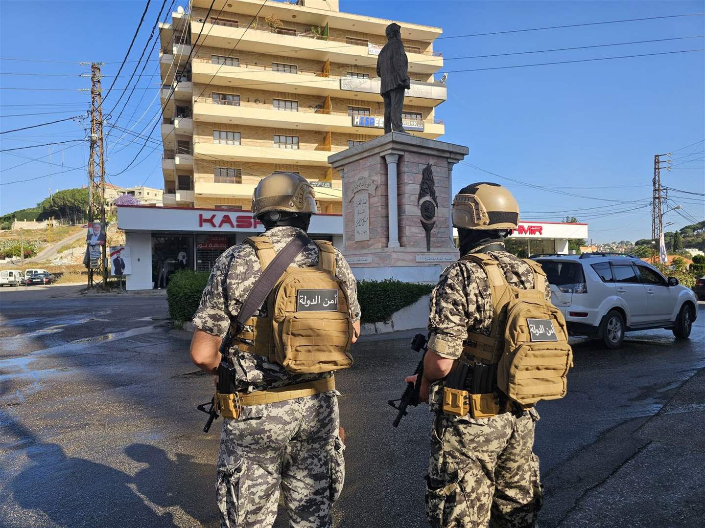 مداهمة عقار… أسلحة وذخائر!  