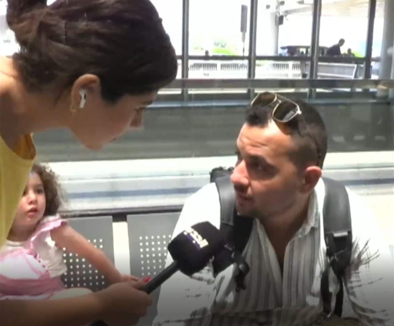 "تأخرت رحلته".. سائح مصري يروي لحظات بمطار بيروت! (فيديو) 